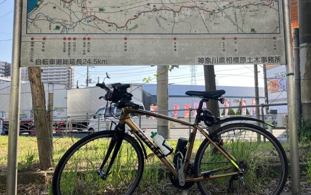 The North end of Sakaigawa cycling road at R246. My old Giant Escape EX and the map of bike path.