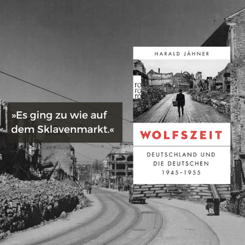 Ein Buchcover von 'Wolfszeit: Deutschland und die Deutschen 1945-1955' von Harald Jähner. Das Cover zeigt ein Schwarz-Weiß-Foto einer zerstörten Stadt mit Schienen und einem einsamen Fußgänger, der eine Straße entlanggeht. Im Vordergrund des Buchcovers steht der Titel 'Wolfszeit' in großen roten Buchstaben. Ein Zitat auf dem Bild lautet: 'Es ging zu wie auf dem Sklavenmarkt.'