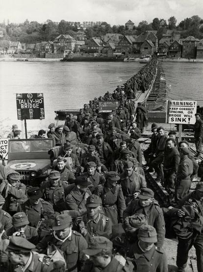 A higher resolution version of the photograph used in the previous newspaper clipping. Individual faces and background buildings are clearer