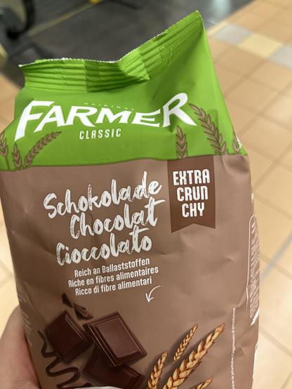 Farmer Classic Chocolate Flakes.