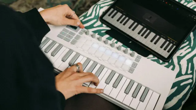 Novation Launchkey Mini 37 White