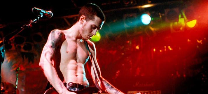 John Frusciante y Red Hot Chili Peppers tocando en el escenario / Ian Dickson
