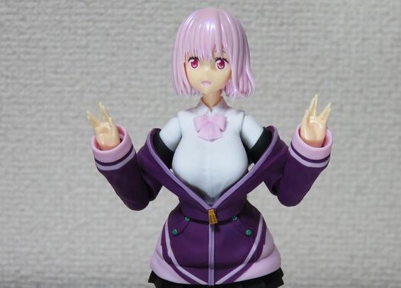 The plastic kit of a young girl Shinijo Akane (新条アカネ) from the anime "SSSS. Gridman": an image of her upper body. She raises her arms to show some hand signs to leave a gap between her middle and ring fingers, which seems like that of Live Long and Prosper, but actually she is imitating the crab-like alien Baltan from the movie "Ultra-man", not Vulcan.