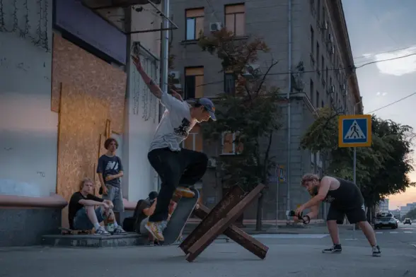 rtem Bubeltsev, 22, a skater and roof jumper from Kharkiv, performs a jump over an anti-tank hedgehog left in the center of the city, in Kharkiv, Ukraine, on July 9, 2024. On that day, Artem successfully completed this complicated trick for the first time, becoming a forerunner in the entire crew. (Amadeusz Swierk / The Kyiv Independent)
