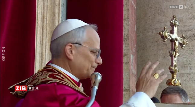 Papst Leo XVI. spendet erstmals den Segen "Urbi et Orbi". (© Screenshot ORF On)