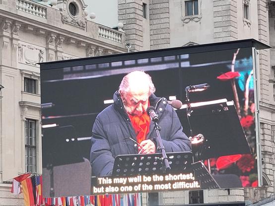 Paul Lendvai spricht am Heldenplatz am 8. Mai in Wien