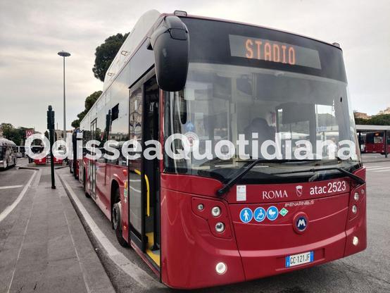 🎾 #InternazionaliBNL d’Italia 2025: come arrivare al #ForoItalico con il 🚌 #trasportopubblico

Dal 29 aprile al 18 maggio, Roma ospita un importante evento sportivo. Per chi vuole assistere alle partite, è utile conoscere le opzioni per arrivare con i mezzi pubblici:

🚇 #MetroA fino a Ottaviano, poi 🚌 linea 32
🚋 #Tram2 fino a Piazza Mancini, poi a piedi
🚌 Altre linee utili: 69, 280, 301, 446, 911
🚆 Collegamenti da Termini, Tiburtina, Ostiense

📌 Nessun servizio navetta previsto. Meglio pianificare gli spostamenti in anticipo.

Tutti i dettagli qui: