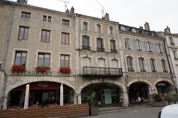 Maisons à #PontàMousson (#MeurtheEtMoselle) Les façades : inscription par arrêté du 11 décembre 1925.
Suite 👉 https://monumentum.fr/monument-historique/pa54000054/pont-a-mousson-maisons
#Patrimoine #MonumentHistorique
Photo CC-BY-SA 4.0 : G.Garitan