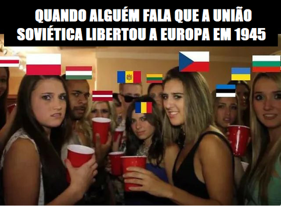 Texto: "quando alguém diz que a União Soviética libertou a Europa em 1945"
Fotografia de jovens olhando de maneira condenatória para o fotógrafo. Sobre a cabeça de cada pessoa há uma bandeira de um dos países integrantes da extinta URSS.