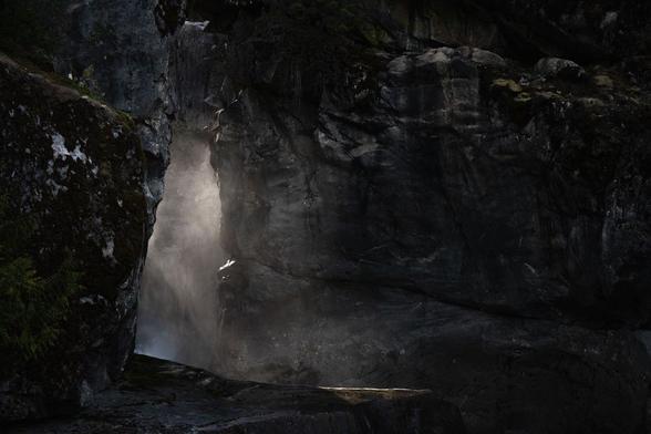 As for the last, but close up on the cleft and lit up mist.