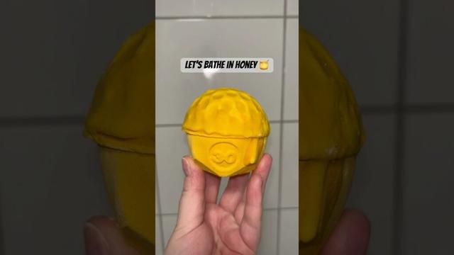 LETS BATHE IN HONEY 🤤🍯 Lush Sweet As Honey Bath Bomb