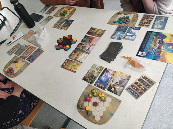 photo d’une partie du jeu de société « Harmonies »