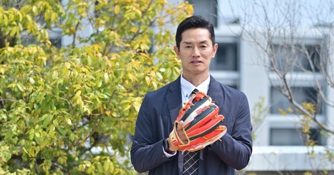 「140kmも出なくなって…」95年ヤクルト“最強ローテ”の山部太がサイドスロー転向で見せた意地…1年だけの輝きの後に「細く長く、よくやったな」 - プロ野球 - Number Web