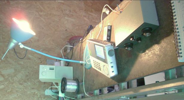 Picture showing a Sangean ATS-909x shortwave/worldband receiver, an antenna tuner and an extra loudspeaker