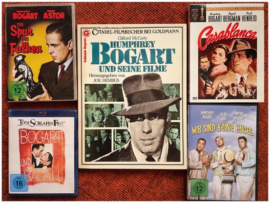 Eine Sammlung von Film-DVDs und mit Humphrey Bogart, darunter die klassischen Titel wie "Casablanca", "Die Spur des Falken" und "Wir sind keine Engel" und „Tote schlafen fest“ Die vier Filme sind links und rechts eines großformatigen Citadel Filmbuchs über Humphrey Bogart angeordnet.