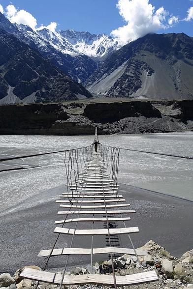 #hunza #pakistan #travel #overland #karakoramhighway #solotravel #mountain #balancingact #landscape #landscapephotography #solofemaletravel #travelphotography #adventure