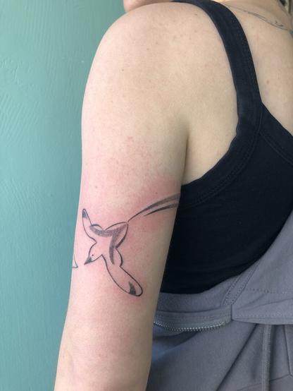 Tatouage d’un oiseau sur le bras