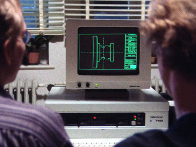 The computer scientists use a Robotron A7100 for developing their software in "Zwei schräge Vögel".