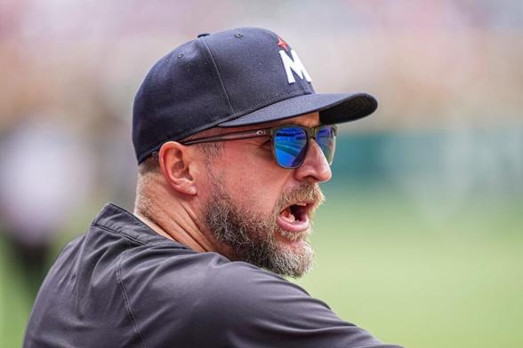 Twins manager Rocco Baldelli tossed his hat in anger after being ejected from game