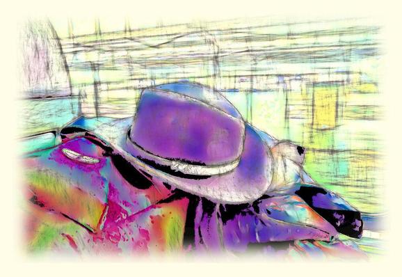 Bearbeites Foto das nun aussieht wie eine Zeichnung: Vor einem Zugfenster in einem Bahnhof ein Hut auf Gepäckstücken.

Edited photo that now looks like a drawing: A hat on luggage in front of a train window in a railway station.
