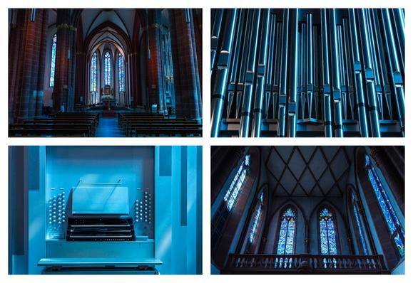 Eine 4er Collage aus einer Kirche mit blauen Fenstern, die das Innere der Kirche in sehr untypisches blaues Licht tauchen.