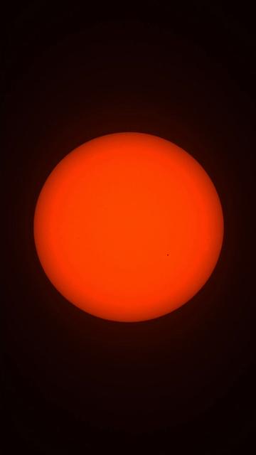 Sun and single spot