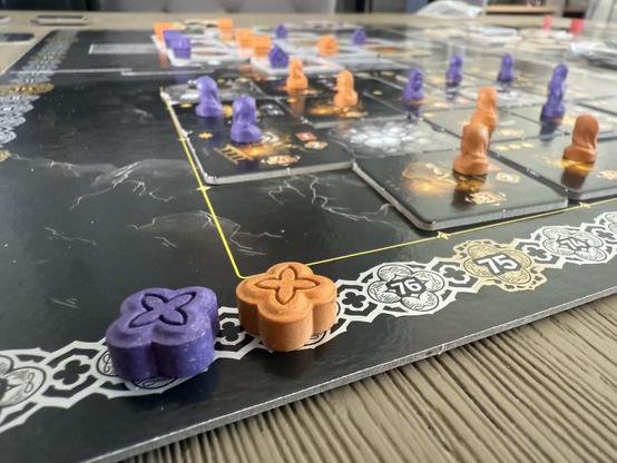 A shot of the score track of Kutna Hora. One difference in points. Behind in soft focus you can see the board with little wooden figures and houses on it.