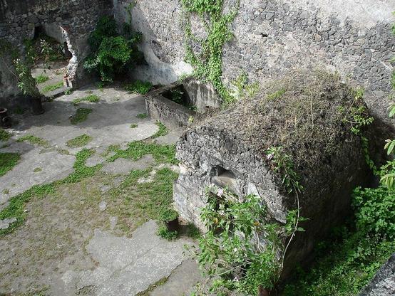 Cachot de Siparis à #SaintPierre (#Martinique) Construction XVIIIe siècle. Cachot de Siparis (cad. B 47) : inscription par arrêté du 25 juillet 1979.
Suite 👉 https://monumentum.fr/monument-historique/pa00105949/saint-pierre-cachot-de-siparis
#Patrimoine #MonumentHistorique
Photo CC-BY-SA 4.0 : Riba