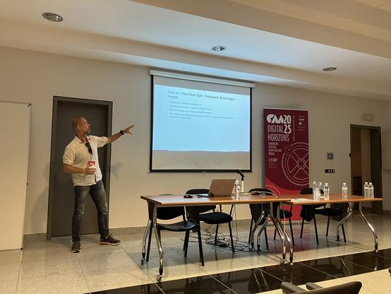 Martin Hinz presenting at the CAA conference