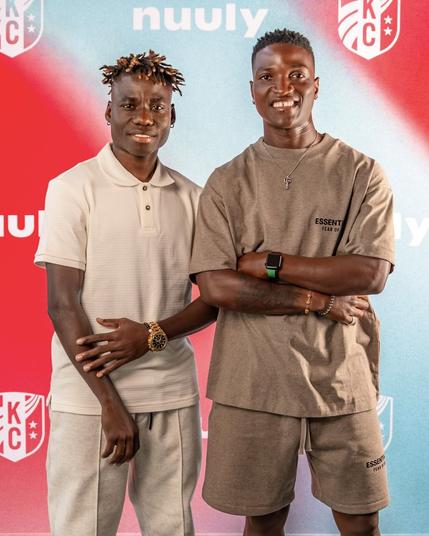 Lacho and Chawinga smiling together in their arrival fits