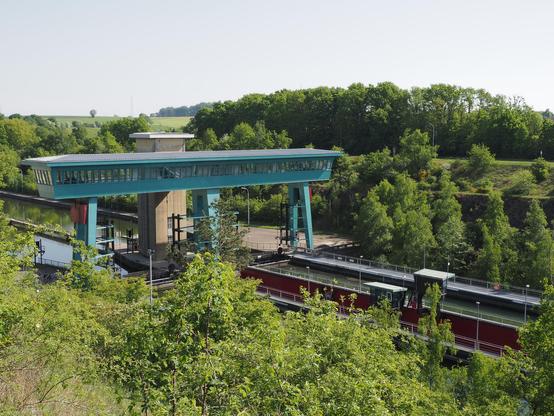 Lower control tower of the Ronquières inclined plane and its two Boat-lift caisson