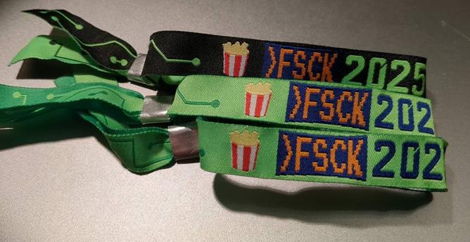 Drei Eintrittsbändel der fsck