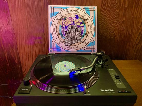 now spinning:
Nick Mason's Saucerful Of Secrets - Echoes Live (single sided 12")
