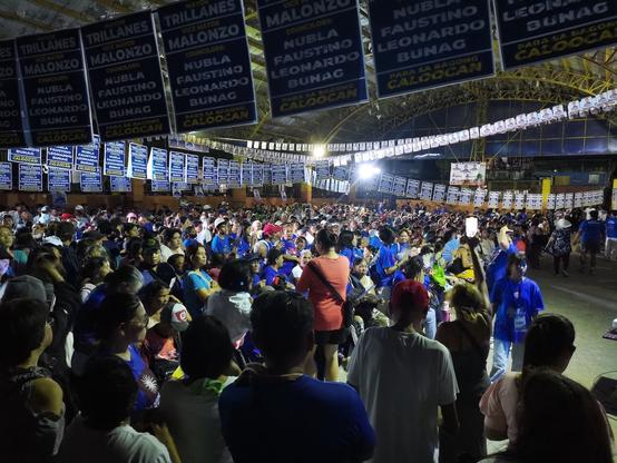 <p>MANILA, Philippines – <a href="https://www.rappler.com/philippines/metro-manila/l43050580-ncr-caloocan-city/">Caloocan City</a> mayoral candidate and former senator <a href="https://www.rappler.com/people/n20179013-antonio-trillanes-iv/">Antonio “Sonny” Trillanes IV</a> vowed to establish a “Bagong Caloocan” if elected, as he wrapped up the final stretch of his <a href="https://ph.rappler.com/elections/2025/local-race">campaign</a> for the <a href="https://ph.rappler.com/elections/2025">2025 elections</a> on Saturday, May 10.</p>



<p><em>“‘Yung pagbabago na hinahangad po natin para sa ating lungsod, nandirito na po, huwag na po nating palampasin. Pero ito po ay nasa kamay ninyo, nasa kamay ninyo ang landas at kapalaran ng ating mahal na Caloocan,”</em> he said during his speech in the city’s 1st District on Saturday.</p>



<p>(The change that we want for our city is already here, let’s not pass it up. But it’s in your hands, the path and fate of our beloved Caloocan lies in your hands.)</p>



<p>Trillanes is facing off against incumbent mayor <a href="https://www.rappler.com/people/p929913451-along-malapitan/">Dale “Along” Malapitan</a>, who has held the post since 2022. Malapitan also served as 1st District representative from 2016 to 2022 — a post that his father, <a href="https://www.rappler.com/people/p11523904-oscar-gonzales-malapitan/">Oscar “Oca” Malapitan</a>, returned to in 2022 after previously occupying it from 2004 to 2013. Oca himself is a former mayor.</p