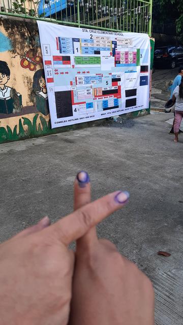 2 index fingers with indelible ink