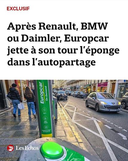 Captura de pantalla de la notícia del diari econòmic francès 'Les Echos' amb el titular "Després de Renault, BMW o Daimler, Europcar tira també la tovallola en el cotxe compartit". Com a foto de la notícia, es veu un espai d'aparcament exclusiu per a Europcar a un carrer.