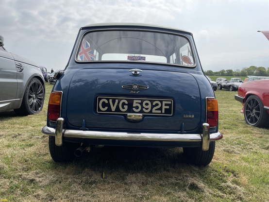 Good morrow, welcome to #MiniMonday with this #Mk2 #MorrisMiniCooper from 1968. We specialise in engine bay stickers for these and all other #classicmini - http://miniphernalia.co.uk