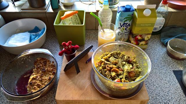 Hmmmm... #CrumbleForBreakfast... 

There is #Salad in #TheFuture...