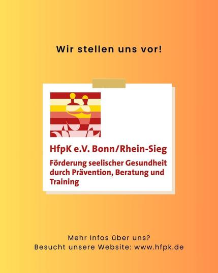 Zu sehen ist die Bildüberschrift „Wir stellen uns vor!“ auf gelb-orangenem Hintergrund. Darunter, eingebettet in ein weißes Textfeld, ist das Logo des HfpK e.V. Bonn/Rhein Sieg mit dem Zusatztitel „Förderung seelischer Gesundheit durch Prävention, Beratung und Training“. Darunter steht der Hinweis „Mehr Infos über uns? Besucht unsere Website: https://www.hfpk.de