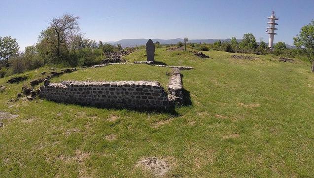 Plateau dit des Côtes de Clermont (également sur communes de Blanzat, Clermont-Ferrand et Durtol) à #Nohanent (#PuyDeDôme) Oppidum candidat pour l'identification de Gergovie. Présence humaine attestée du néolit...
Suite 👉 https://monumentum.fr/monument-historique/pa00092498/nohanent-plateau-dit-des-cotes-de-clermont-egalement-sur-communes-de-blanzat-clermont-ferrand-et-durtol
#Patrimoine #MonumentHistorique
Photo CC-BY-SA 4.0 : Sylenius