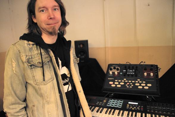 Supercritical Synthesizers-Timo and his Redshift 6 baby