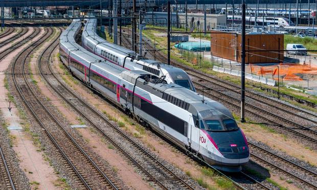 Un tren de alta velocidad TGV Inoui cerca de la estación Gare de Lyon, París. (Getty Images)