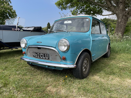 Don’t drive too fast, #Speedwell instead - like this 1962 #AustinMini Mk1 achieves with a modified 1275 engine. Especially on #MiniMonday - http://miniphernalia.co.uk