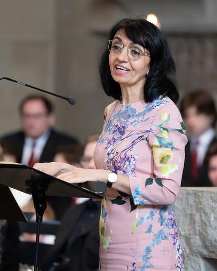 Landtagspräsidentin Muhterem Aras hält eine Rede in der Stiftskirche in Stuttgart.