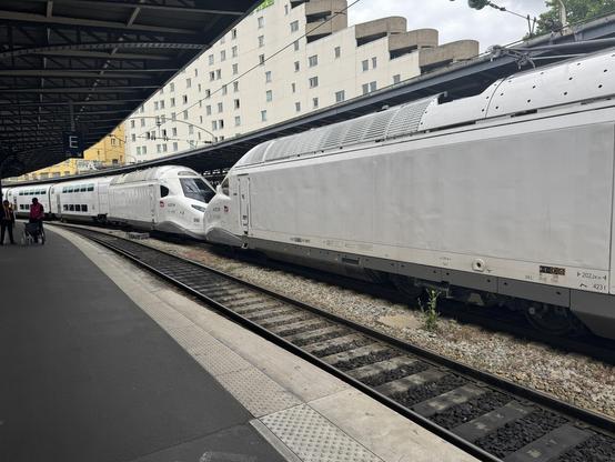 TGV 21019 (near) and TGV 21014 (far), two TGV-M test trains coupled together and waiting at Paris Est Platform 26