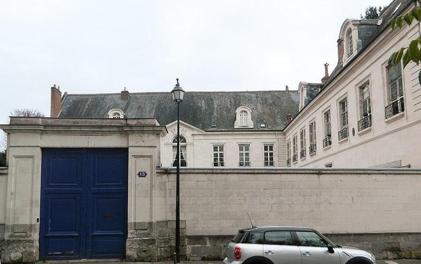 Hôtel Liébert-de-Nitray à #Tours (#IndreEtLoire) Hôtel composé d'un corps de logis principal et d'une aile en retour d'équerre, limitant au sud et à l'ouest une cour d'honneur fermée au nord par un mur ouvert d...
Suite 👉 https://monumentum.fr/monument-historique/pa00098173/tours-hotel-liebert-de-nitray
#Patrimoine #MonumentHistorique
Photo CC-BY-SA 4.0 : ManuD