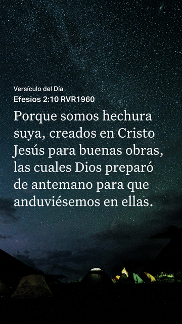 Texto bíblico sobre una foto panorámica del cielo nocturno sobre un campamento de excursionistas pernoctando.

Efesios 2 10 (Reina-Valera Revisada 1960)
Porque somos hechura suya, creados en Cristo Jesús para buenas obras, las cuales Dios preparó de antemano para que anduviésemos en ellas.
