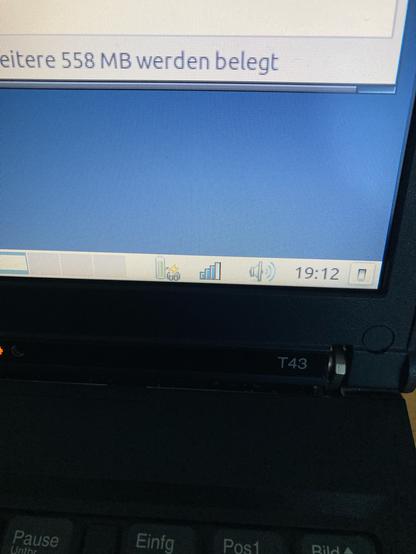 picture shows a thinkpad t43 running linux