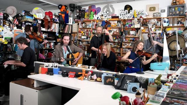 Beth Gibbons、NPR Music の人気企画 Tiny Desk Concert に出演したパフォーマンス映像が公開！