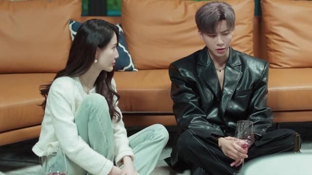 تأتي الى منزل رئيسها لأول مرة  🔥❤️( ارواح ضائعة على الطريق )